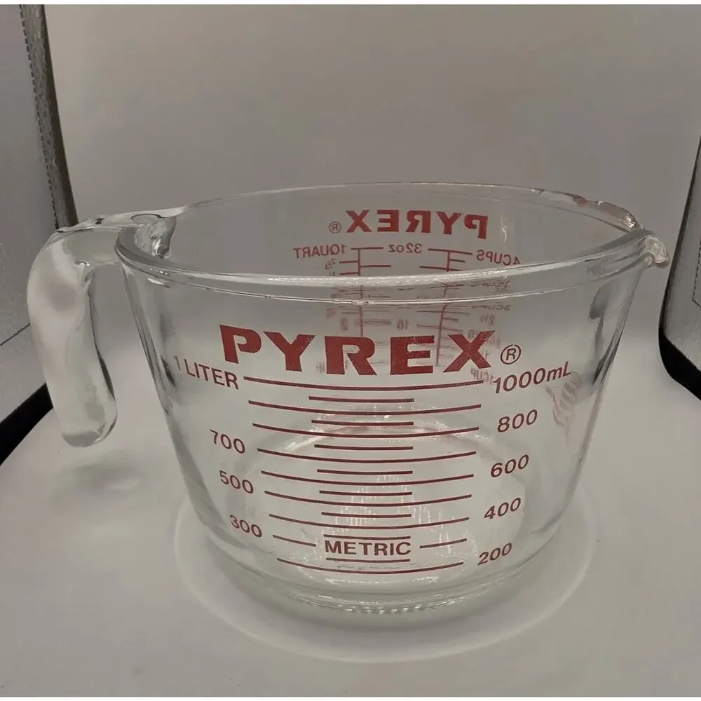 Vintage Pyrex 532 4 cup 1 Quart 32 oz Measuring Cup Red Block Letter *note Pics*